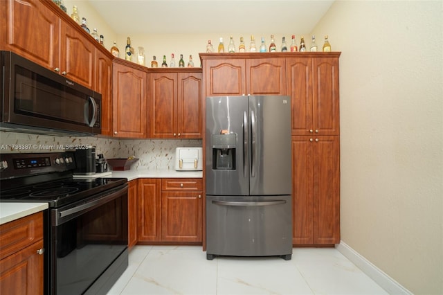 kitchen with black / electric stove, stainless steel fridge, and decorative backsplash