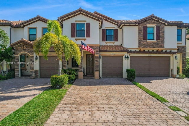 view of front facade with a garage