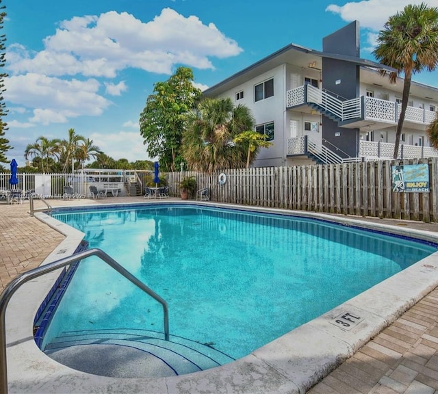 view of swimming pool