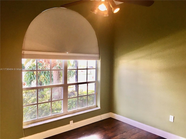 empty room featuring dark hardwood / wood-style floors and ceiling fan