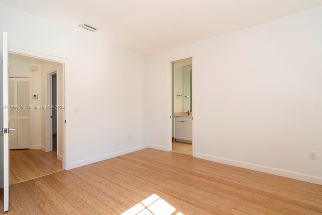 unfurnished room featuring light hardwood / wood-style flooring