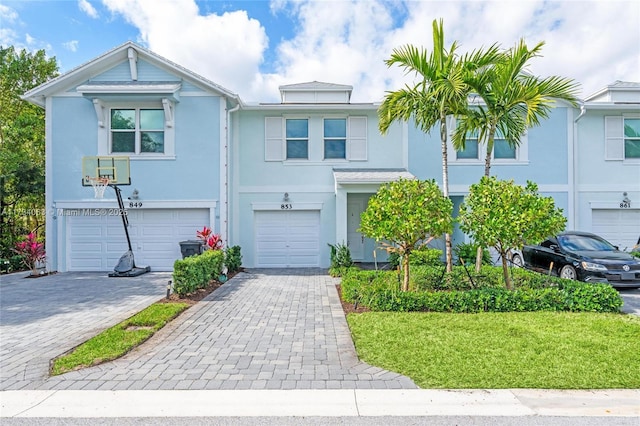 view of front of property featuring a garage and a front yard