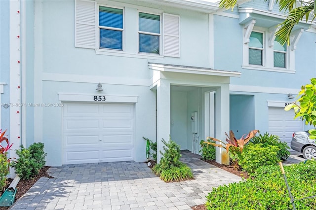 townhome / multi-family property featuring a garage