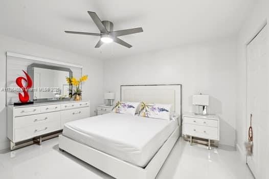 bedroom with ceiling fan