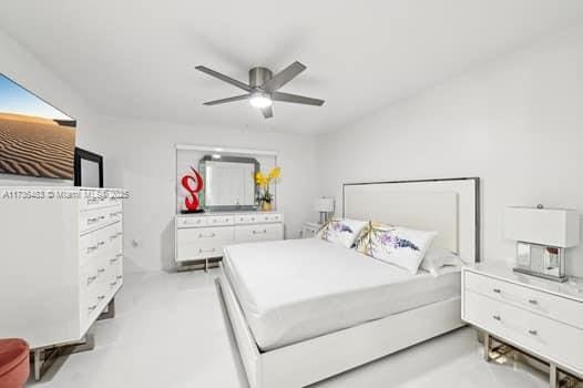 bedroom featuring ceiling fan