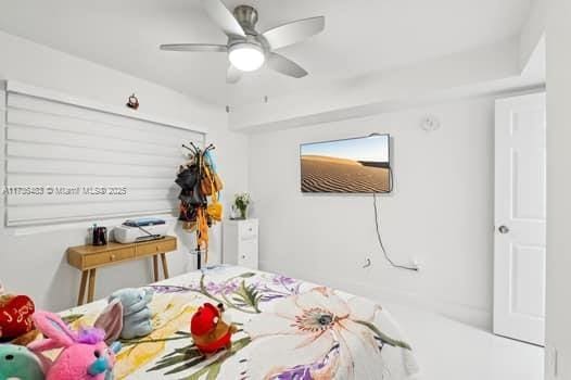 bedroom with ceiling fan