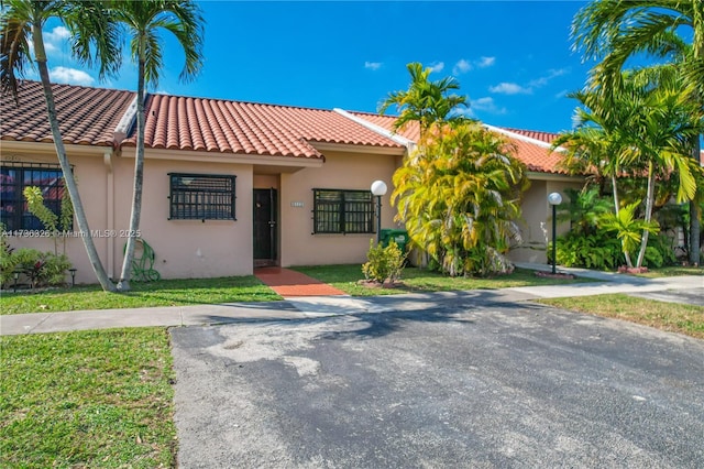 view of mediterranean / spanish-style home