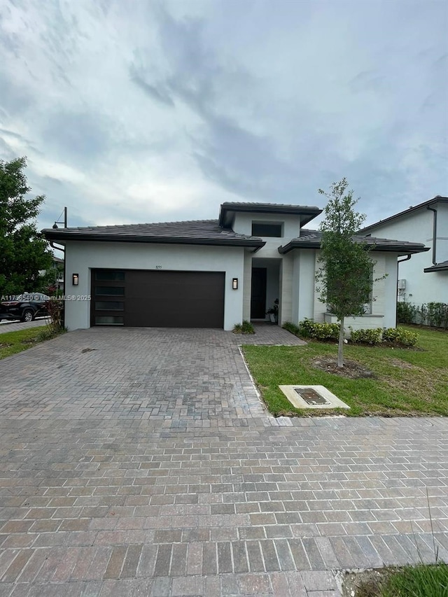 view of front of property featuring a garage