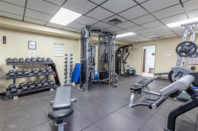 exercise room featuring visible vents and a drop ceiling
