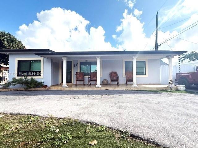 ranch-style home featuring covered porch