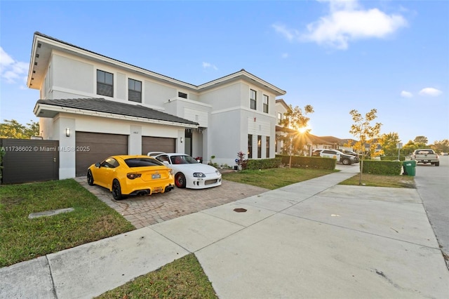 view of front facade featuring a garage and a front yard