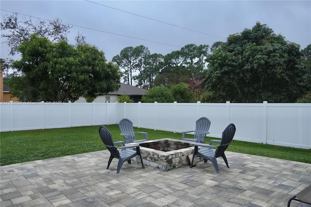 view of patio with a fire pit