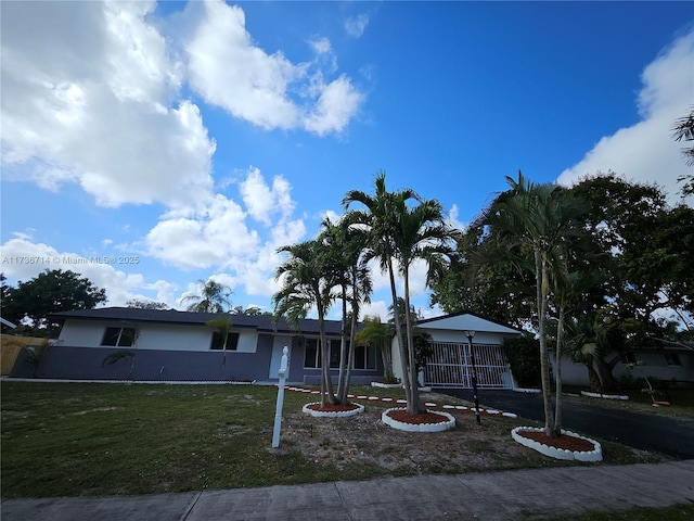 single story home featuring a front yard