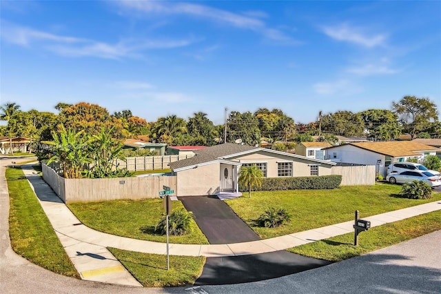 single story home featuring a front lawn