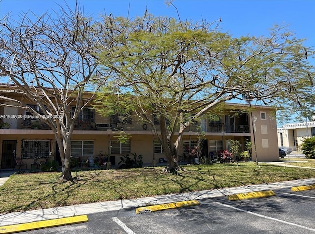 view of front of property with a front lawn