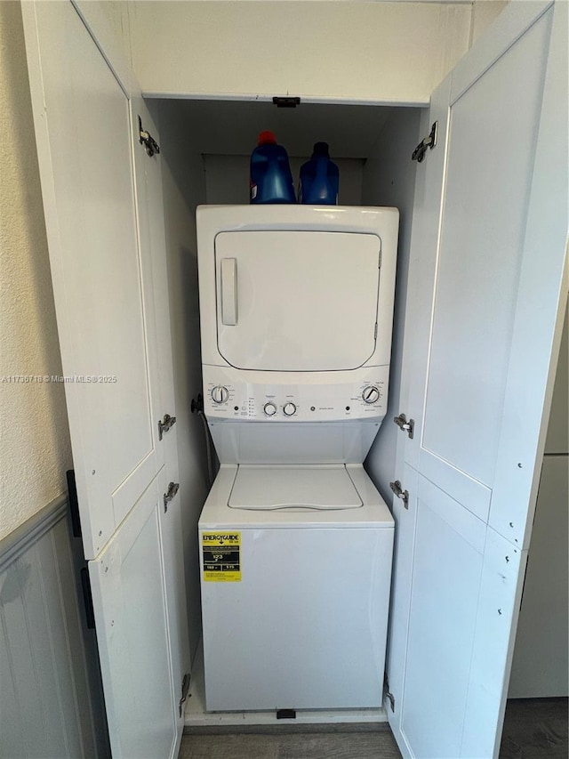 laundry room with stacked washer / drying machine