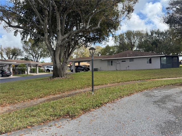 view of yard with a carport