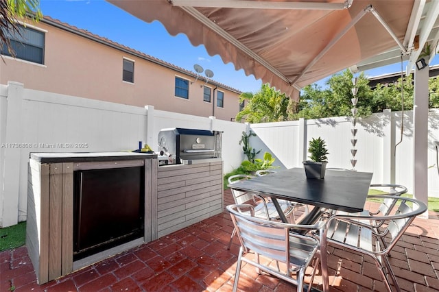 view of patio / terrace featuring grilling area and an outdoor kitchen