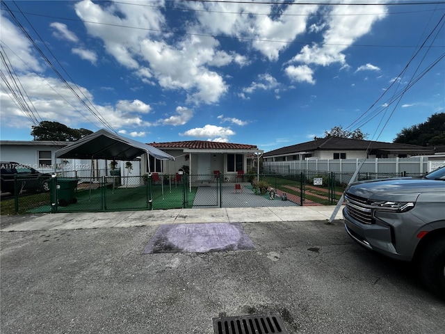 view of front of property