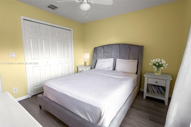 bedroom featuring baseboards, a closet, visible vents, and dark wood-style flooring