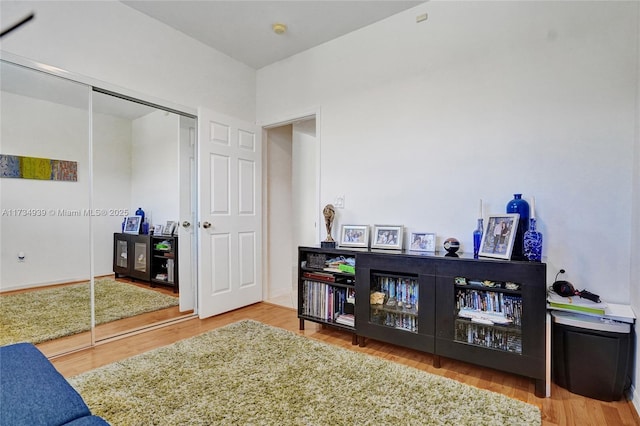 living area with hardwood / wood-style flooring