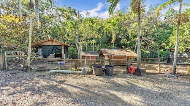 view of yard with an outdoor structure