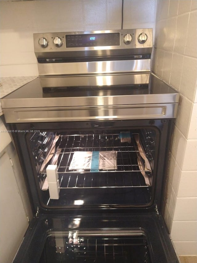 room details with stainless steel electric range oven