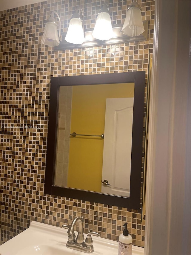 bathroom with sink and decorative backsplash