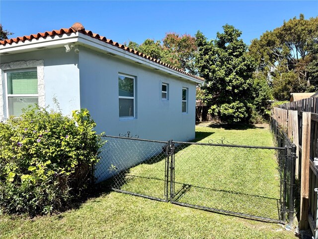 view of front of property featuring a garage and a front lawn