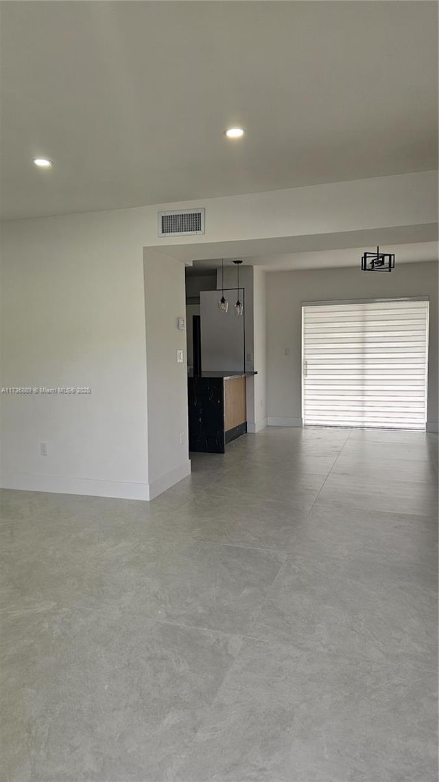 empty room featuring concrete flooring