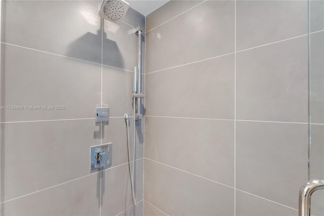 room details featuring walk in shower