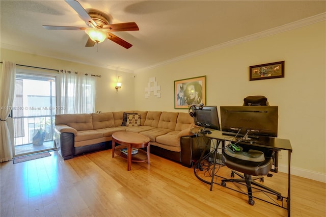 living room featuring crown molding, light hardwood / wood-style flooring, and ceiling fan