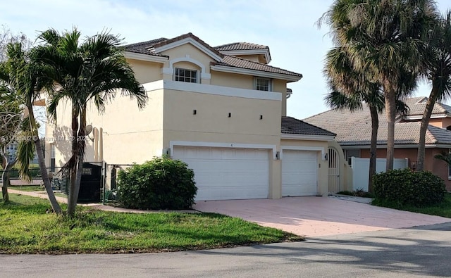 view of front of property featuring cooling unit and a garage