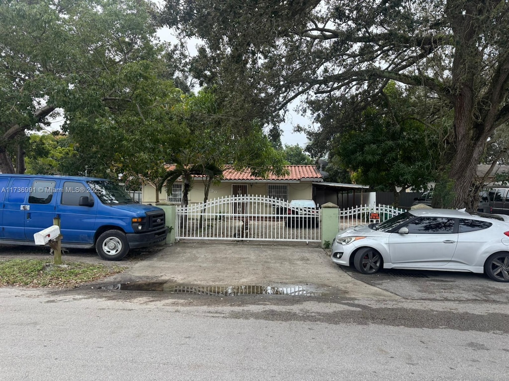 view of front of house