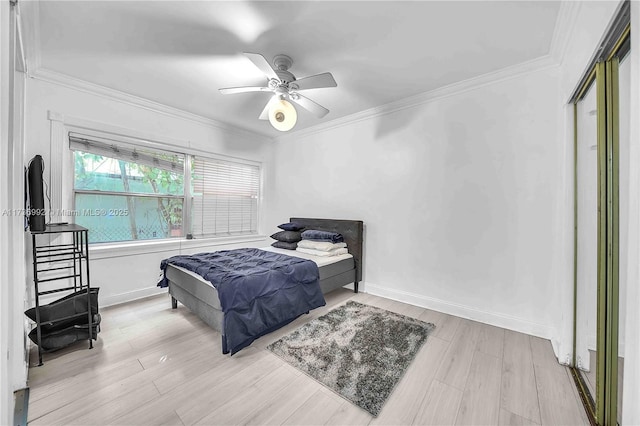 bedroom with ornamental molding, light hardwood / wood-style floors, and ceiling fan