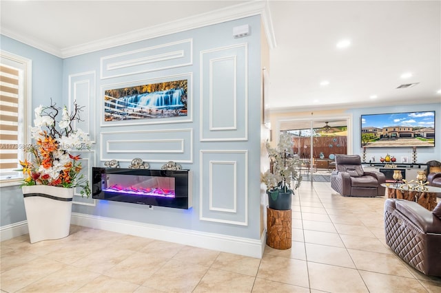 room details featuring crown molding