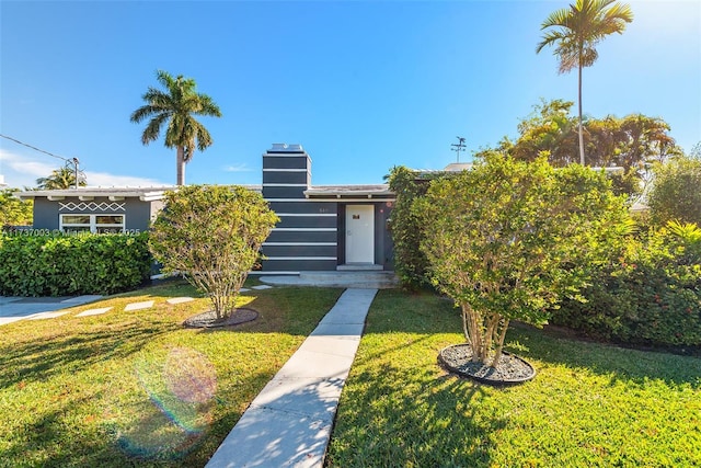 view of front of home with a front lawn