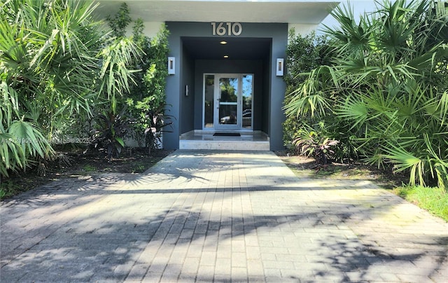 entrance to property with stucco siding