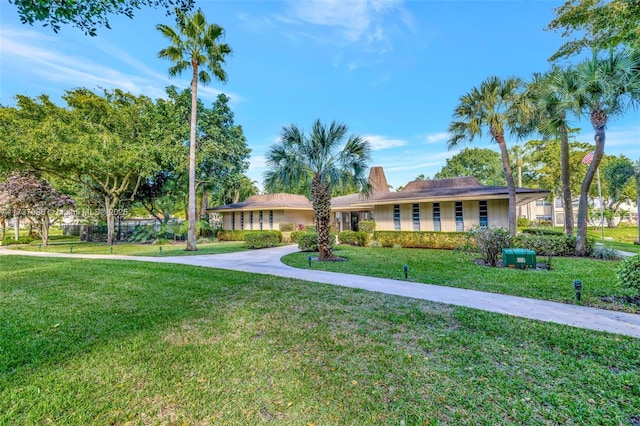 view of front of house featuring a front yard