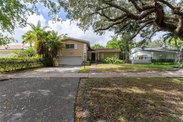 view of front of house with a front lawn