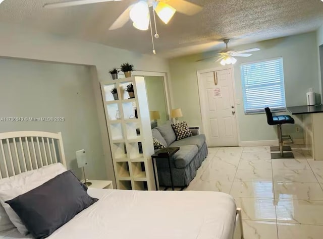 bedroom featuring ceiling fan and a textured ceiling