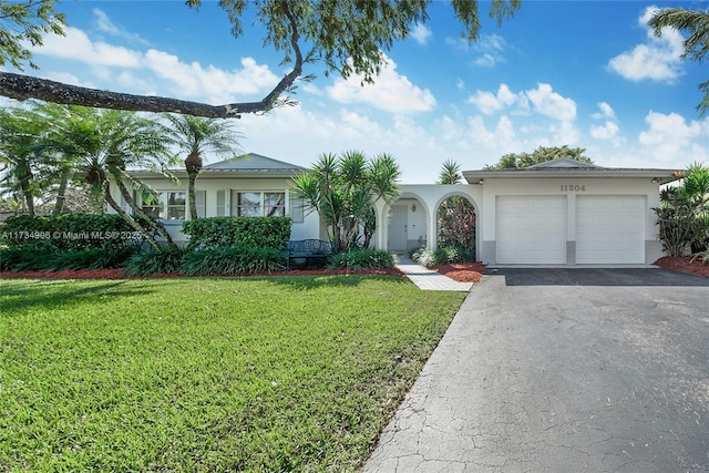 view of front facade featuring a garage and a front yard