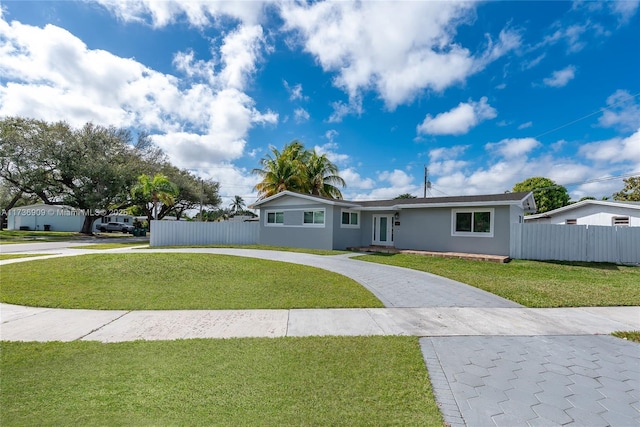 single story home with a front lawn