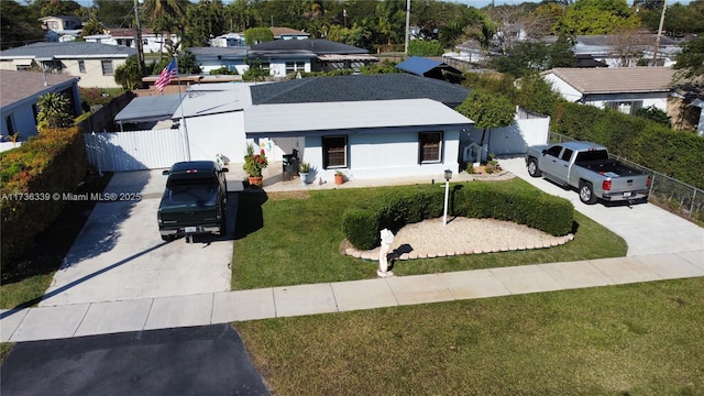 view of front facade with a front yard