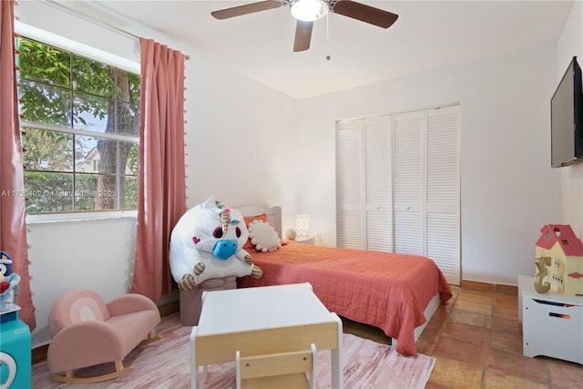 bedroom featuring a closet and ceiling fan