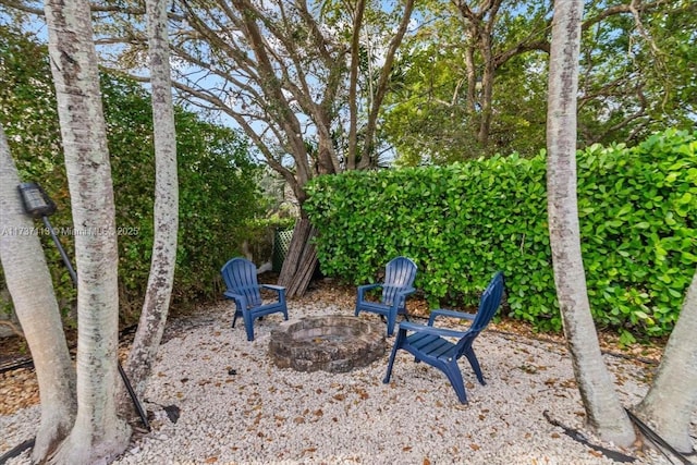 view of yard featuring an outdoor fire pit