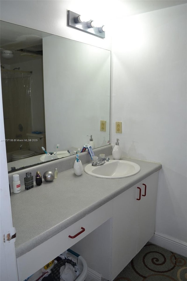 bathroom with vanity