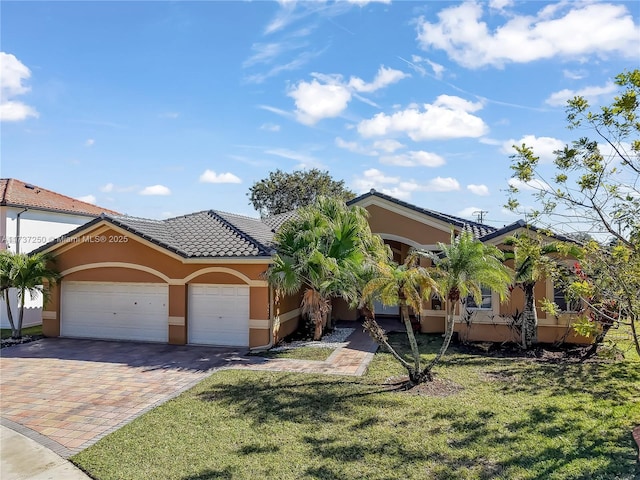 view of front of property featuring a garage and a front yard