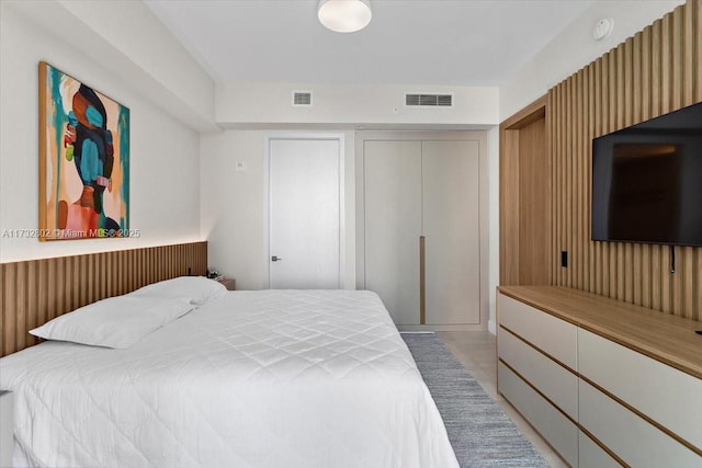 bedroom featuring a closet