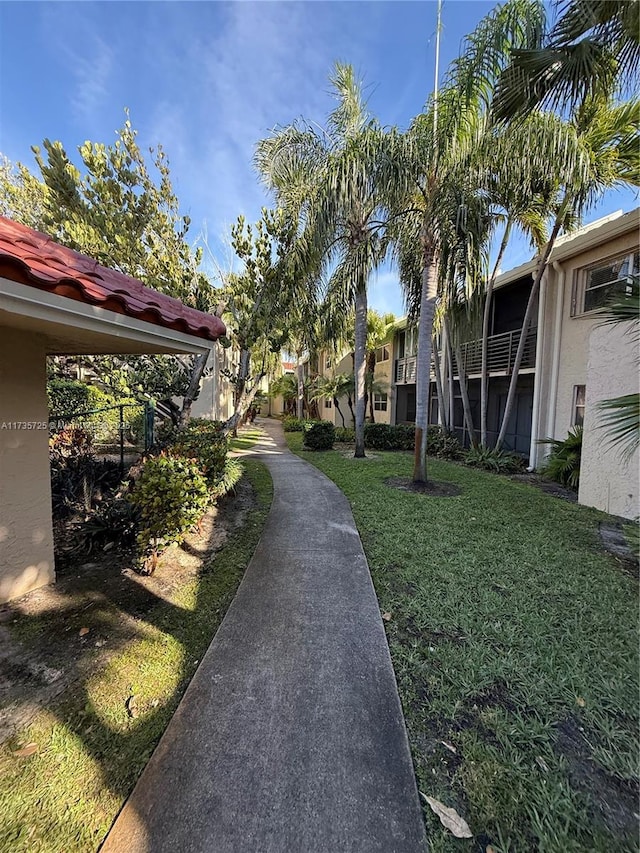 view of property's community featuring a yard